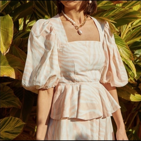 Hunter Bell Conway blouse with puff sleeves in blush dunes - Picture 1 of 5